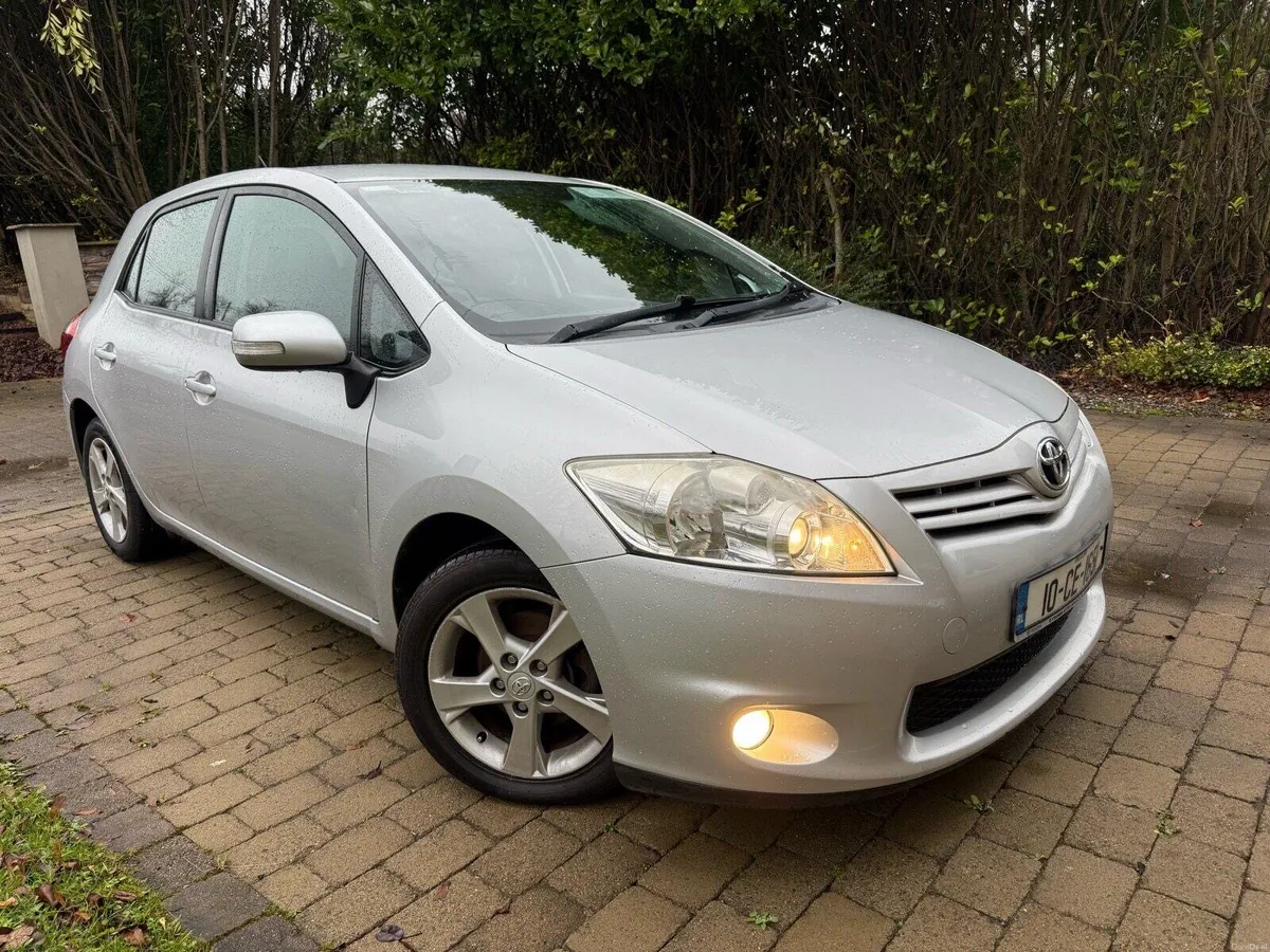 Toyota Auris Automatic - Image 1
