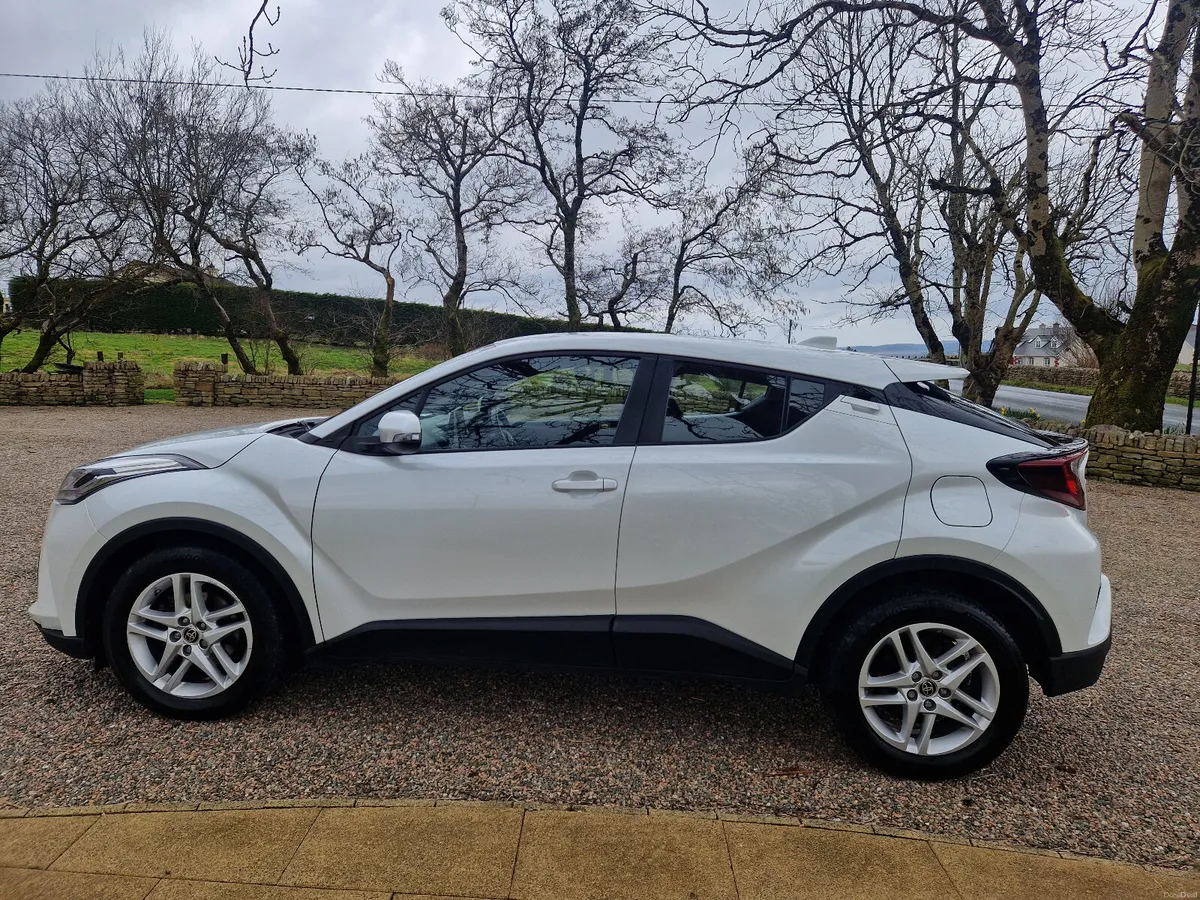 Toyota C-HR 2023 - Image 2