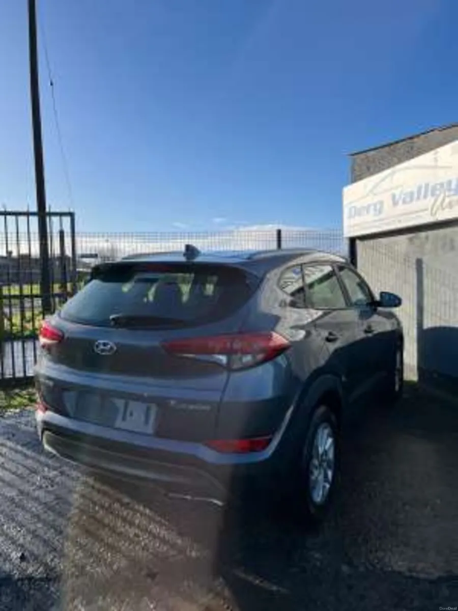 HYUNDAI TUCSON 1.7 Tucson SE Nav Blue Drive - Image 4