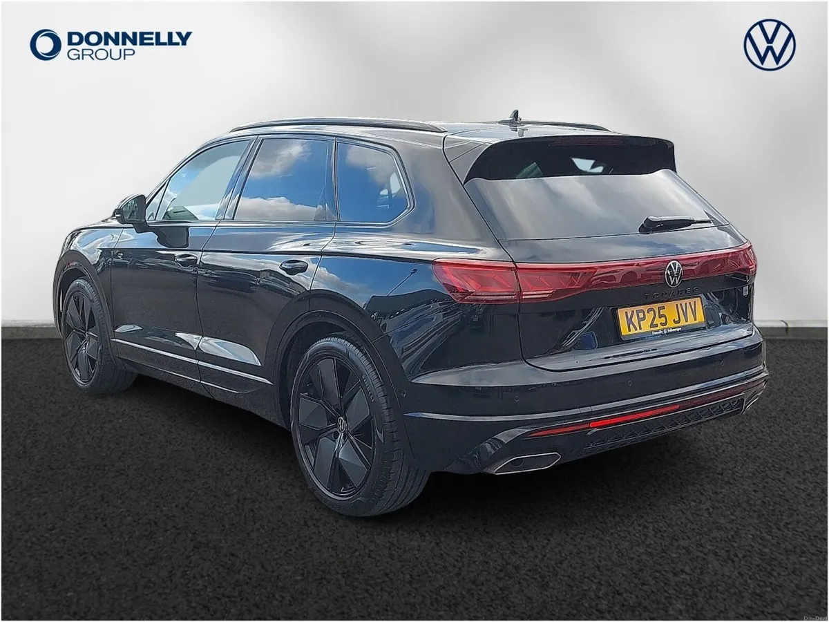 Volkswagen Touareg Diesel Estate Black Edition - Image 3