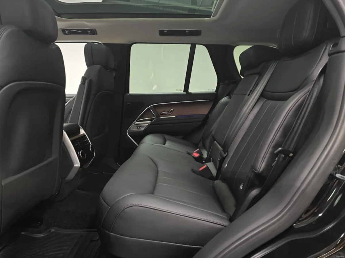 Land Rover Range Rover Diesel Estate SE - Image 4