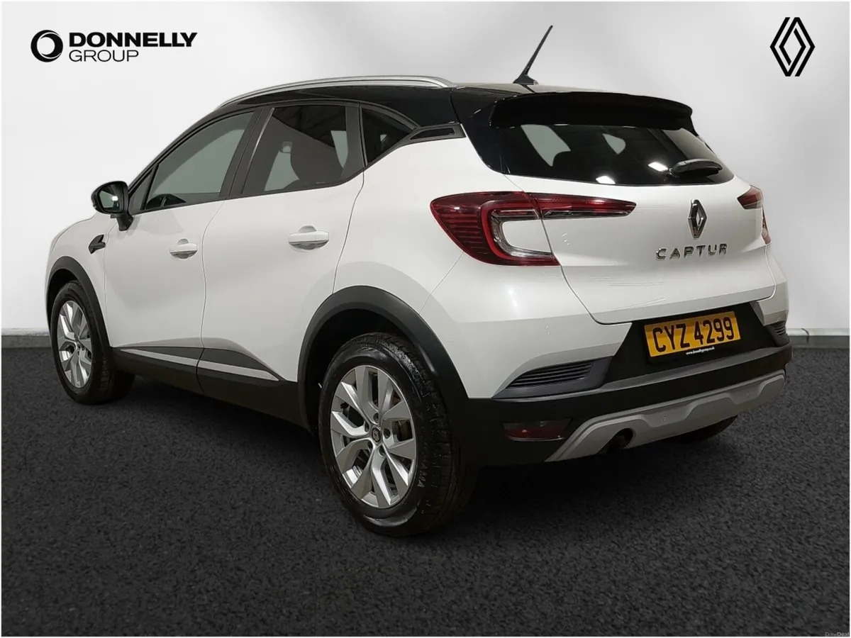Renault Captur Diesel Hatchback Iconic - Image 2