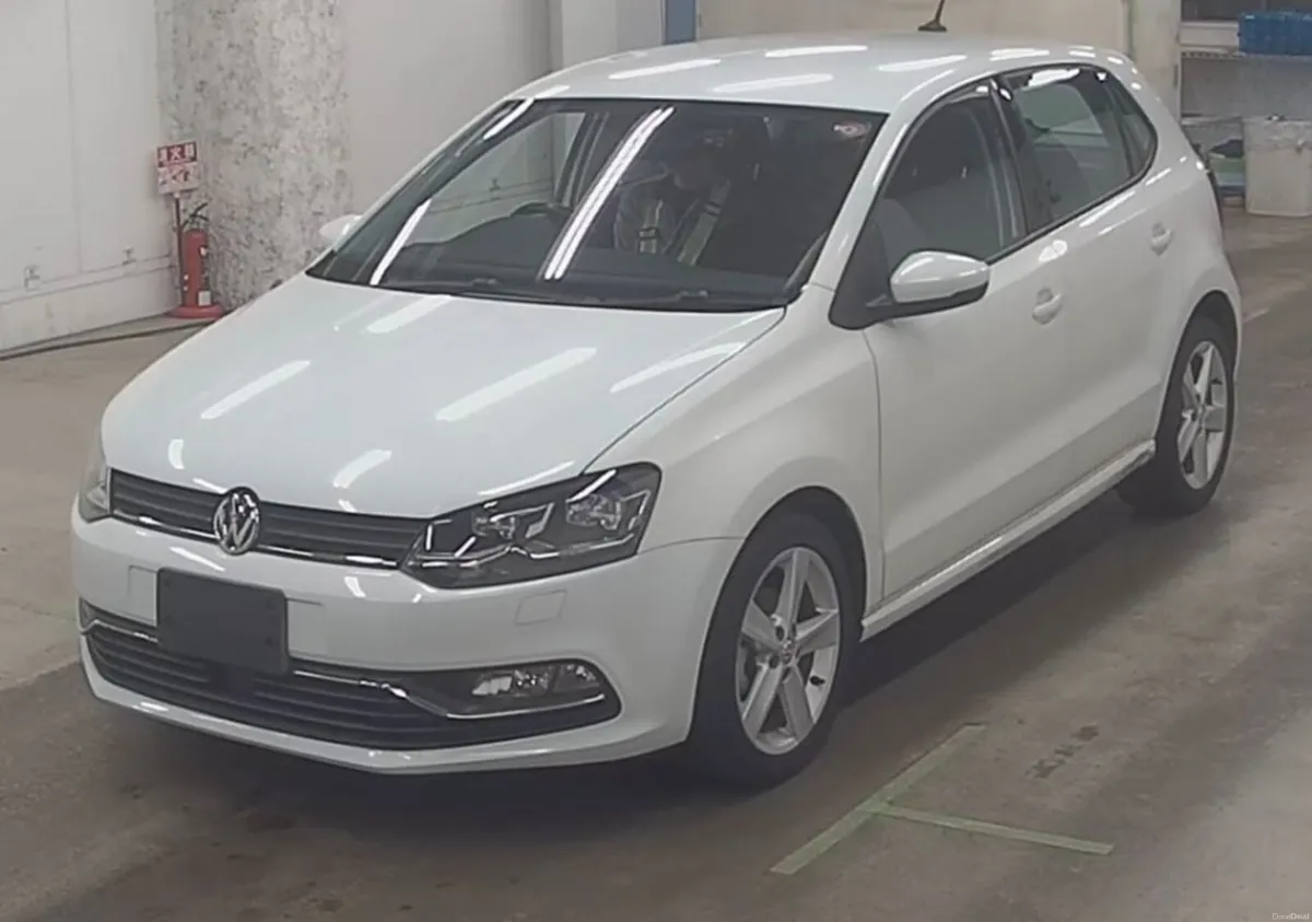 2016 Volkswagen Polo Highline - Image 2