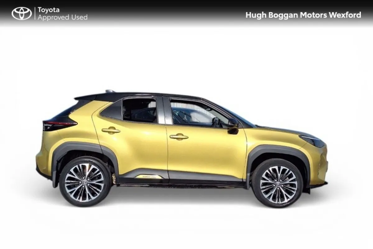 Toyota Yaris Cross SOL IN FLAME GOLD!! - Image 3