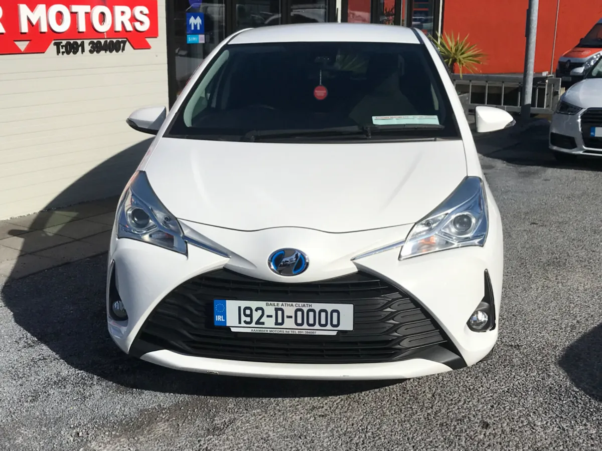 2019 TOYOTA YARIS VITZ PETROL HYBRID AUTO - Image 4