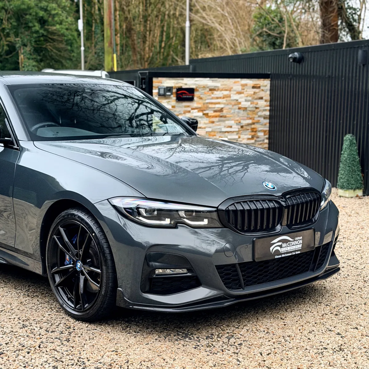 2022 (221)  BMW 330e M-SPORT PRO PACK 290BHP - Image 3