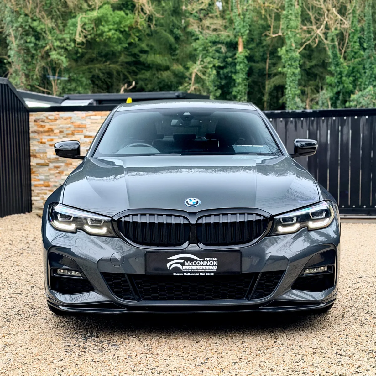 2022 (221)  BMW 330e M-SPORT PRO PACK 290BHP - Image 2