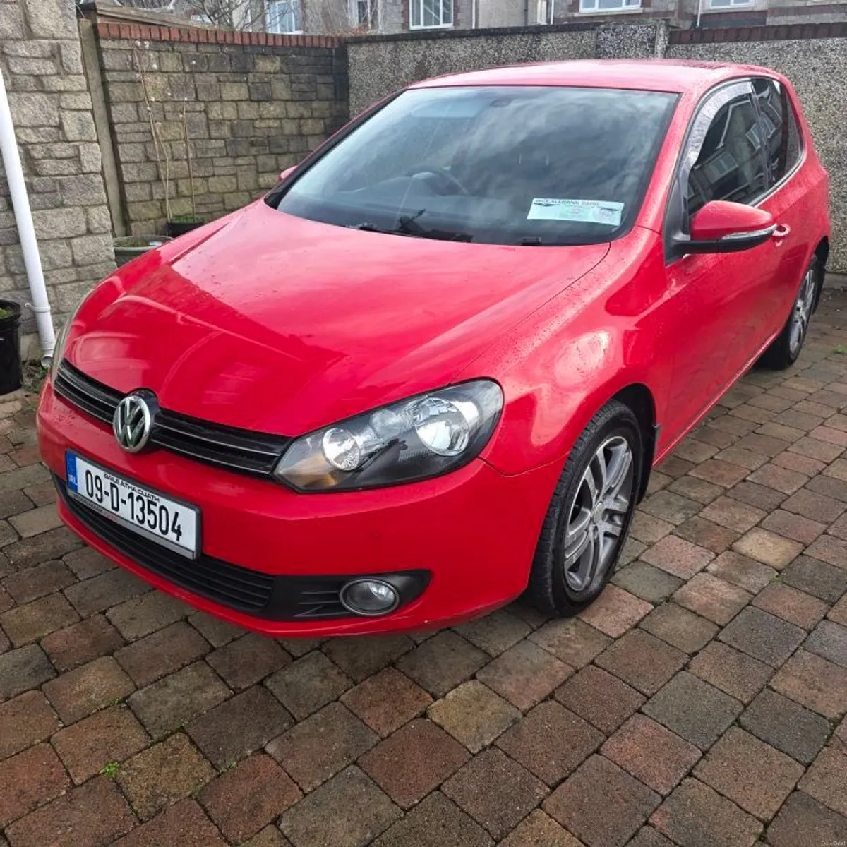 2009 Volkswagen Golf - Image 2