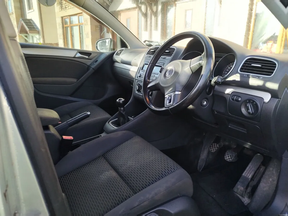 Volkswagen Golf 2011 - Image 1