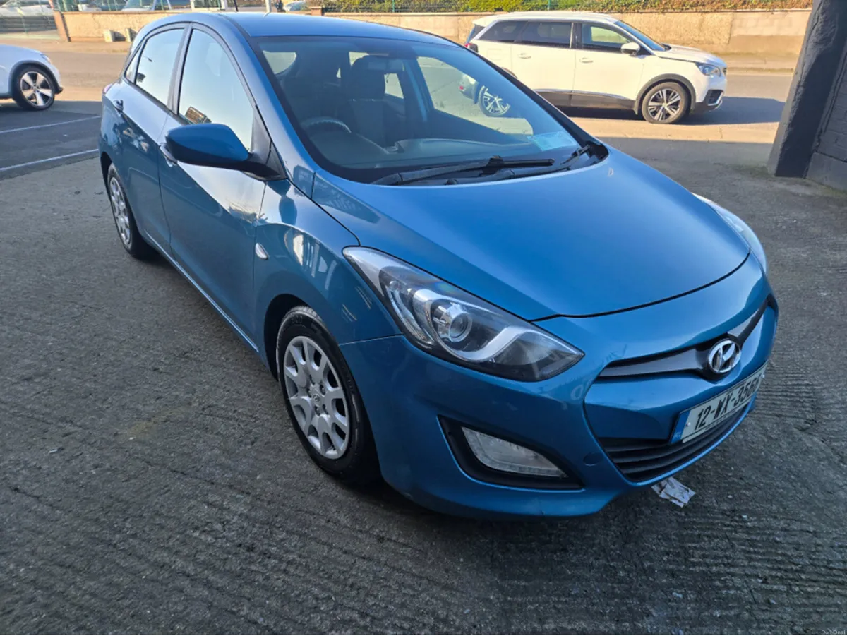 Hyundai i30 1.6 CRDI CLASSIC BL/ DRI 5DR BLUE DRIV - Image 1