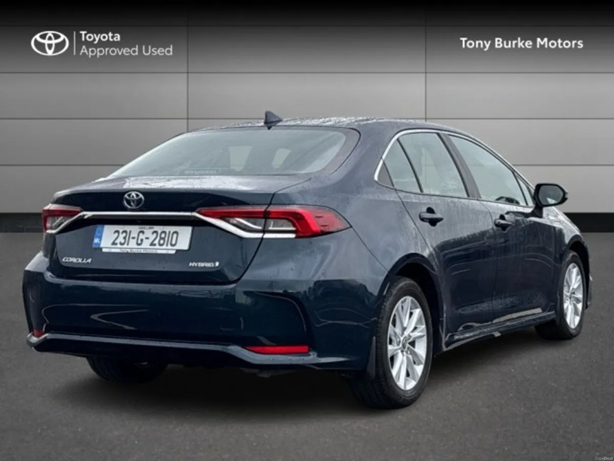 Toyota Corolla Saloon - Luna Edition - 1.8 Hybrid - Image 2