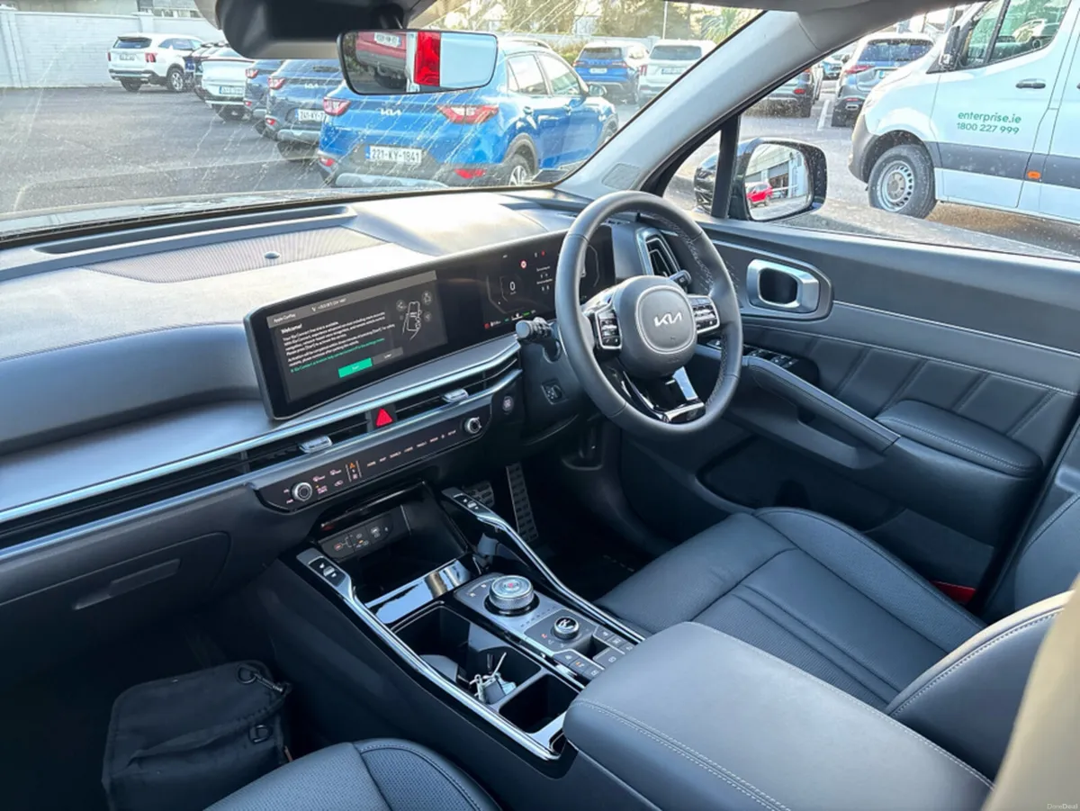 Kia Sorento PHEV PE SEM 5DR AUTO - Image 4