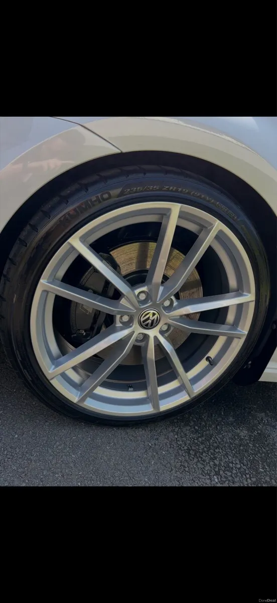 VW Golf R estate variant 2.0 tsi DSG - Image 3