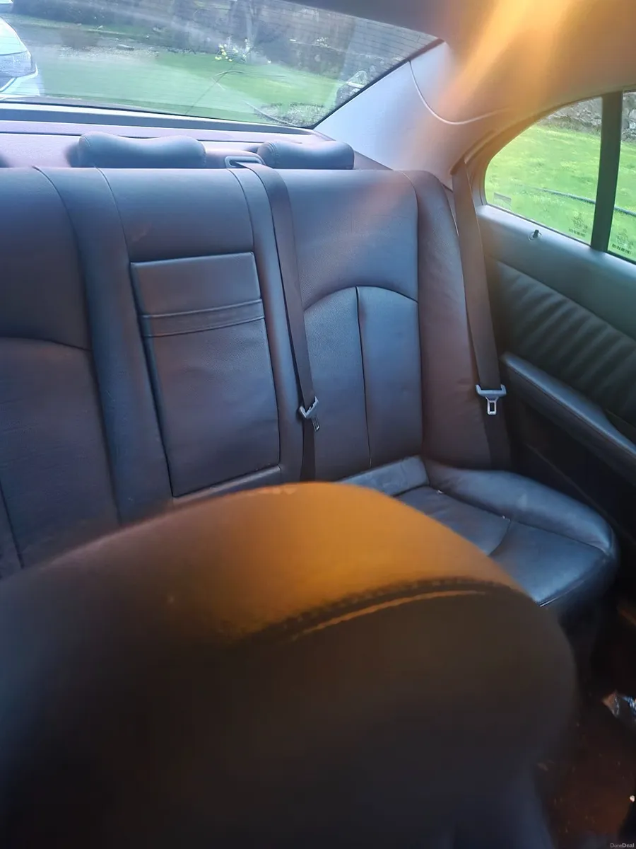 Mercedes-Benz E-Class 2009 - Image 2