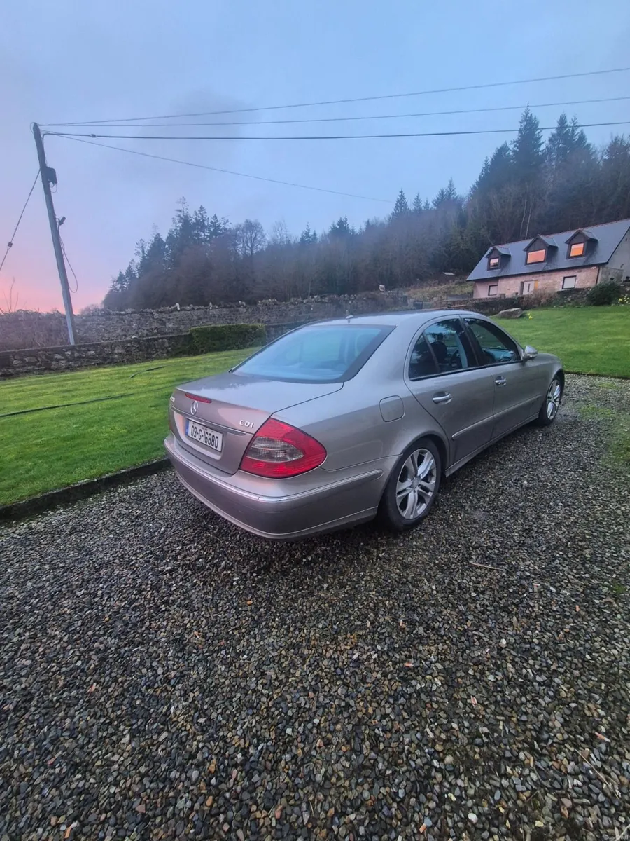 Mercedes-Benz E-Class 2009 - Image 4