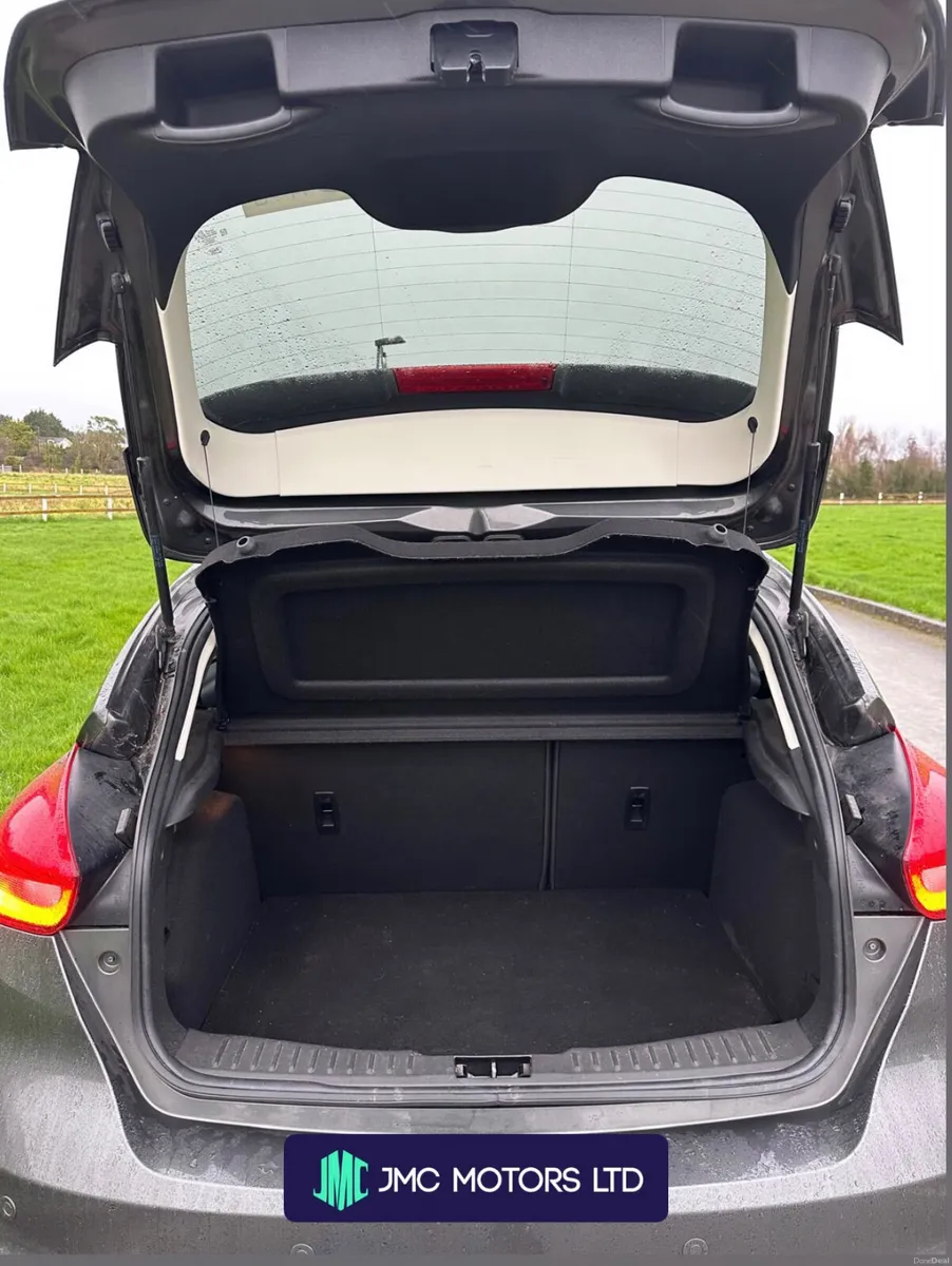 Ford Focus 2017 Titanium Low Mileage - Image 3