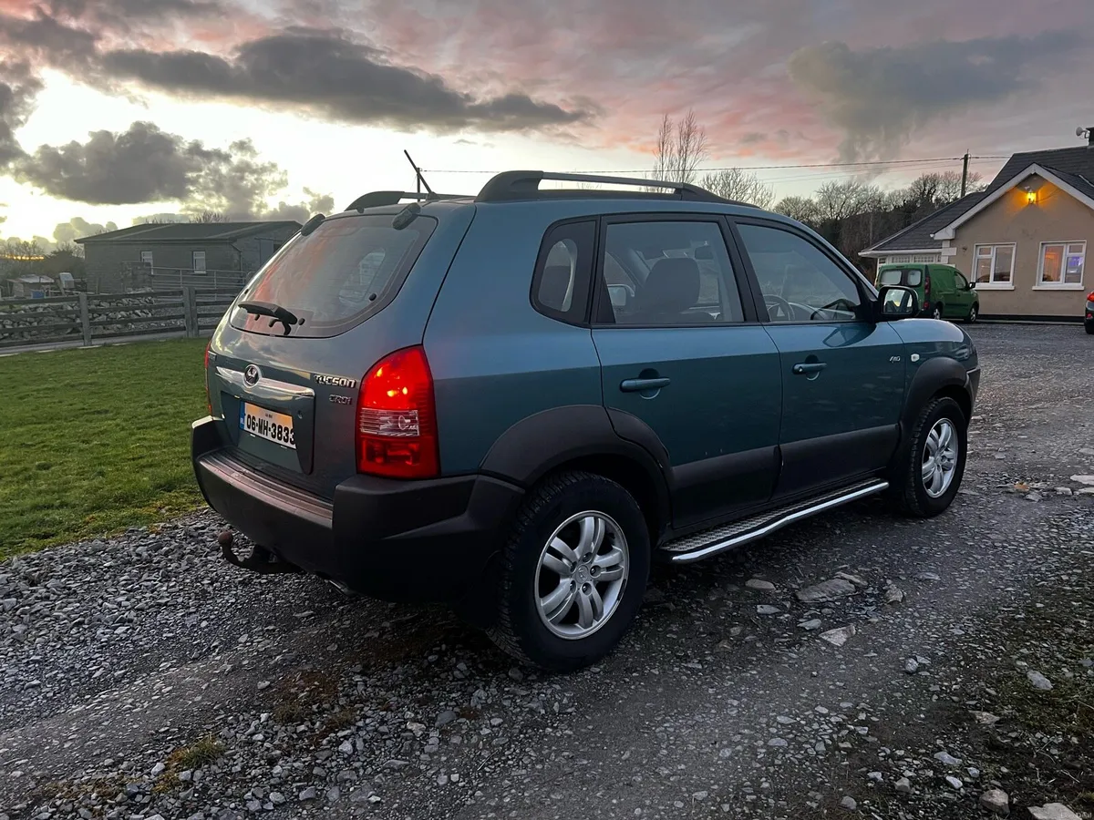 2006 Hyundai Tucson 4WD - Image 3