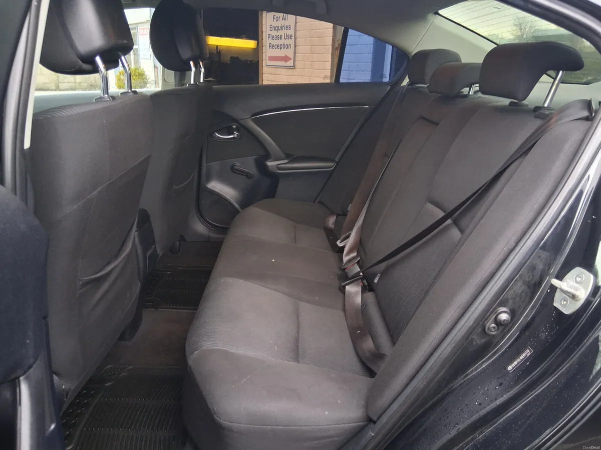 Toyota Avensis 2011 - Image 6