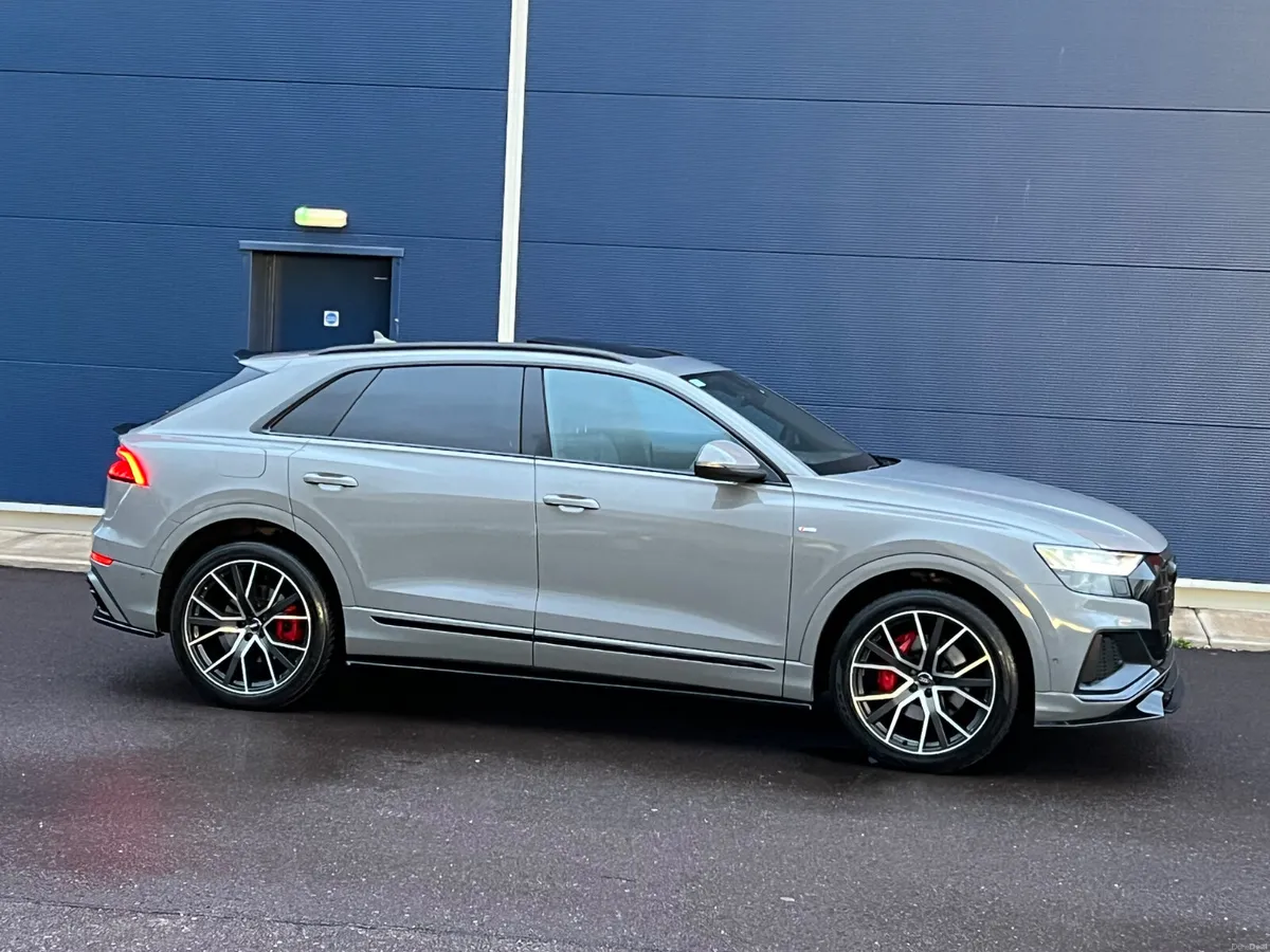Audi Q8 2019 S line HUGE SPEC Pan roof 22“ wheels - Image 4