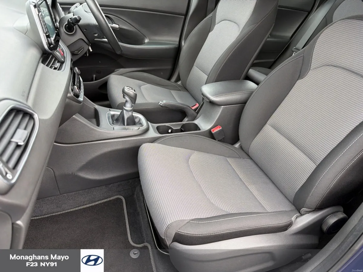 Hyundai i30 DELUXE 1.6 DIESEL 5DR - Image 4