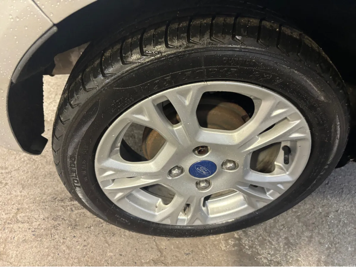 Ford Fiesta 1.0 ZETEC ECOBOOST 65PS 5DR - Image 2