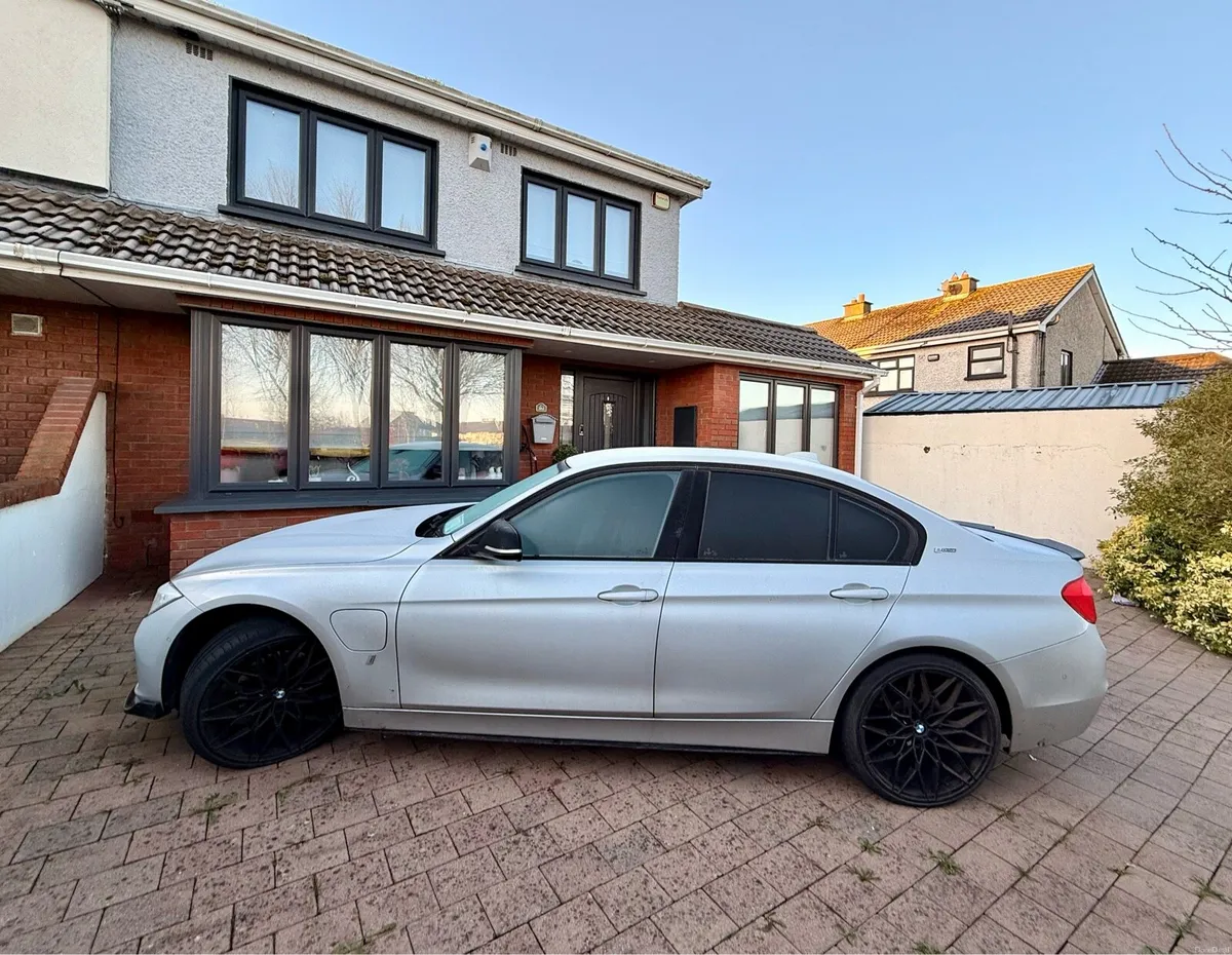 BMW 330 E-drive Automatic fully serviced - Image 1