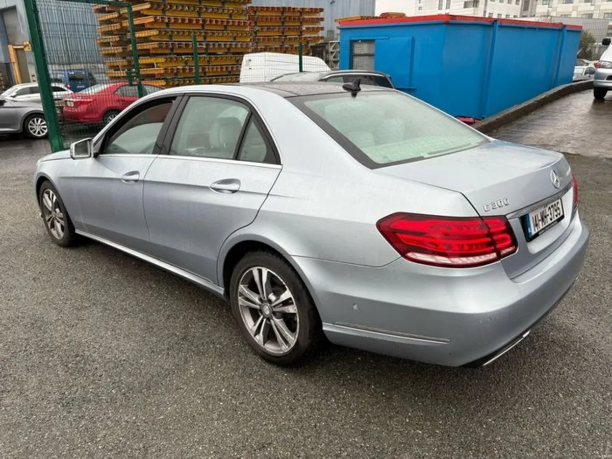 2014 Mercedes-Benz E300 2.1L Diesel Hybrid Low Mil - Image 4