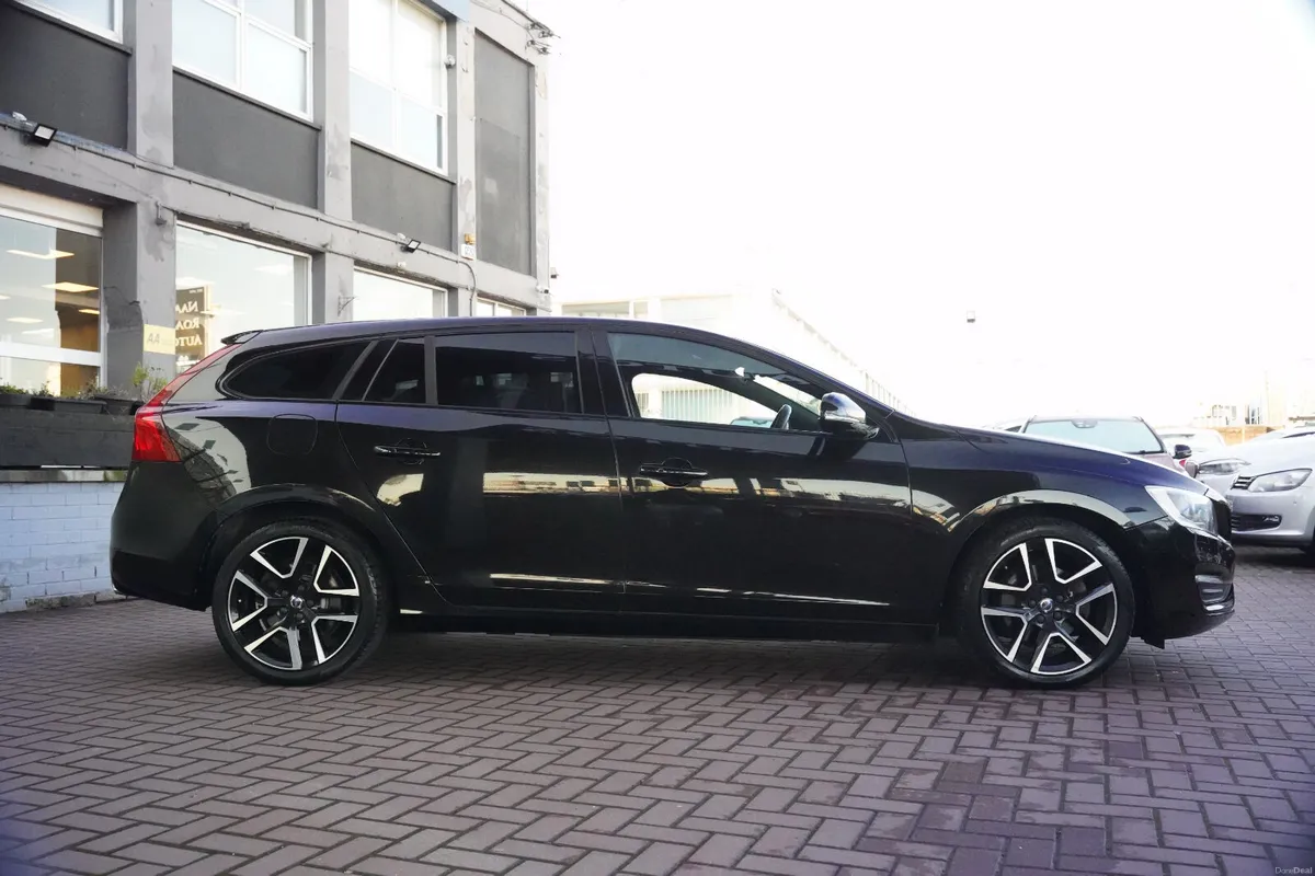 2.0D4 LUXURY EDITION 5DR HATCHBACK AUTOMATIC // 1 - Image 3