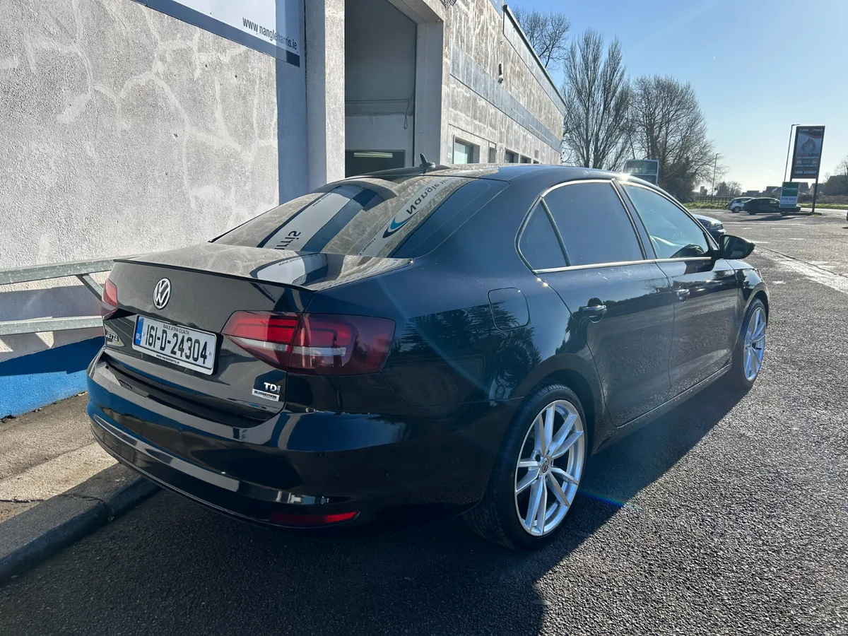 Volkswagen Jetta AUTOMATIC - Image 3