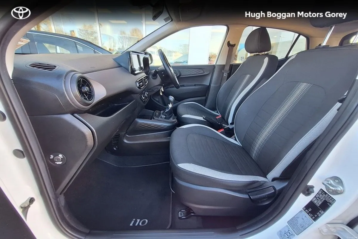 Hyundai i10 DELUXE PLUS 2 TONE ROOF 5DR - Image 6