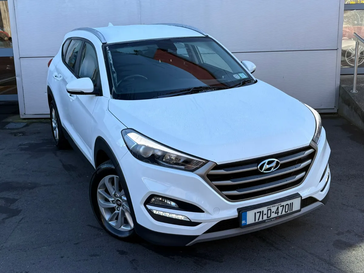 2017 Hyundai Tucson 2.0 Diesel SE Nav, 17” - Image 4