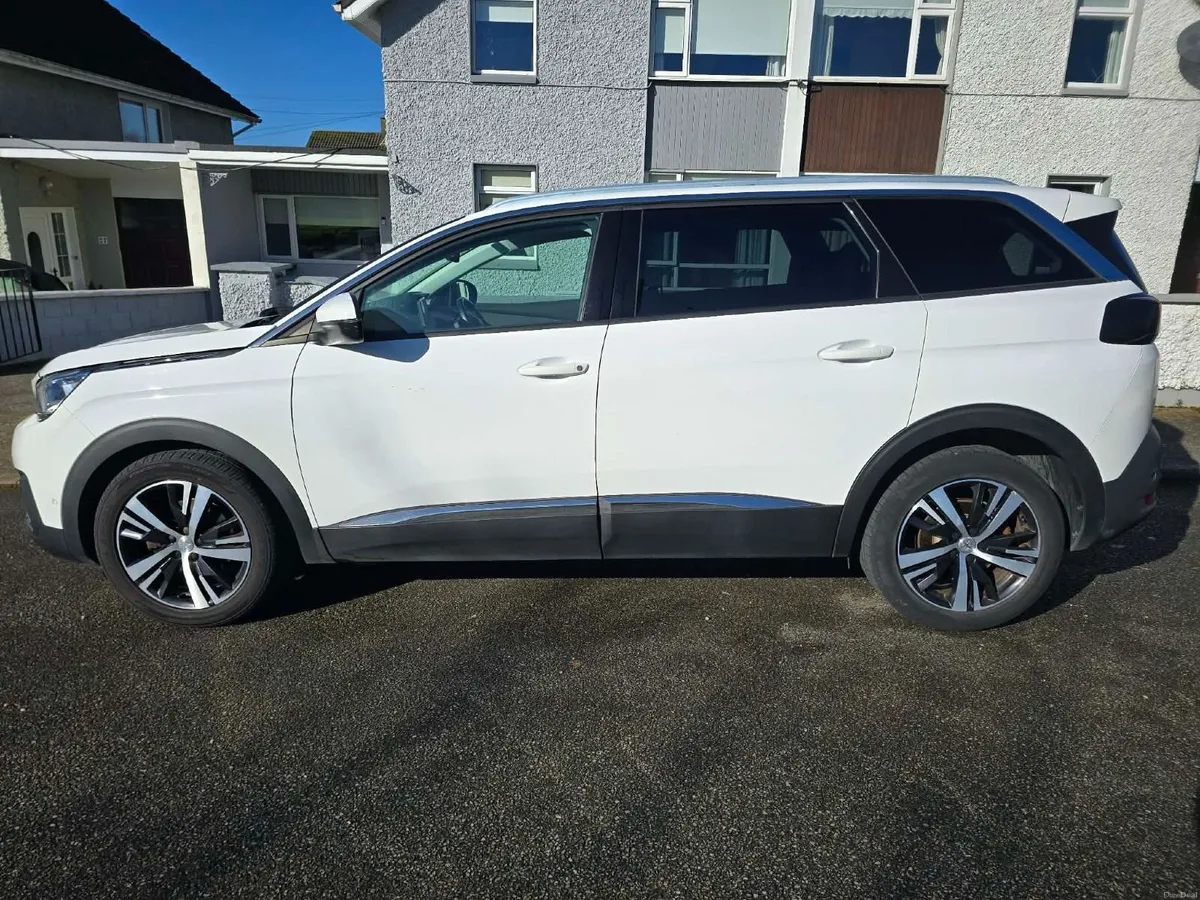 Peugeot 5008 Allure 1.5 Blue HDI 130 6 - Image 4
