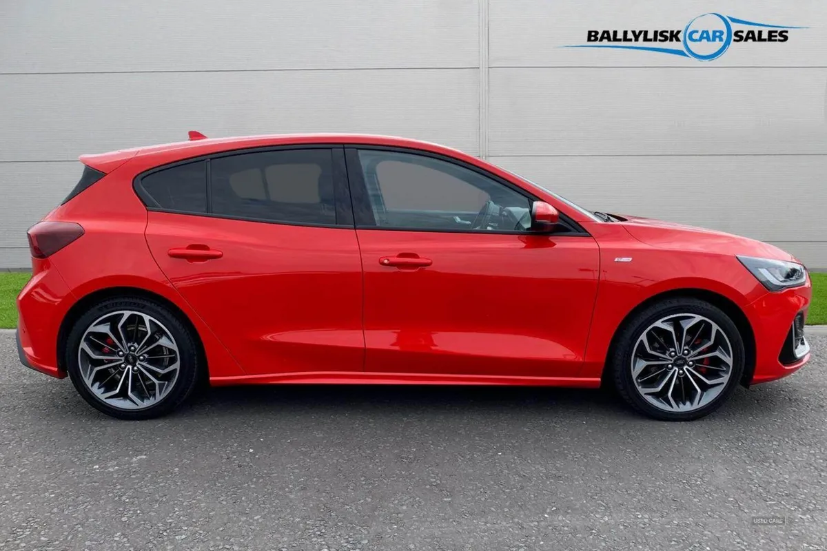 Ford Focus 1.0T 155PS ST-Line Vignale in Race Red - Image 3