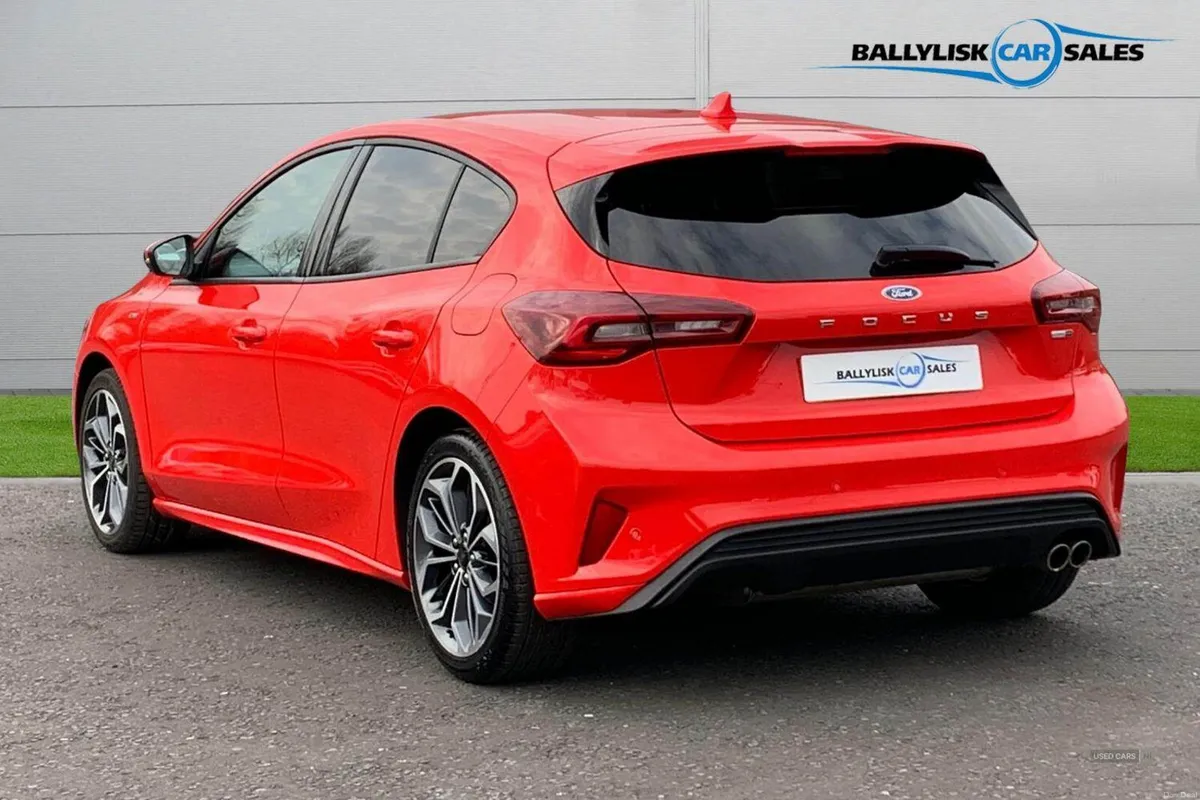 Ford Focus 1.0T 155PS ST-Line Vignale in Race Red - Image 2