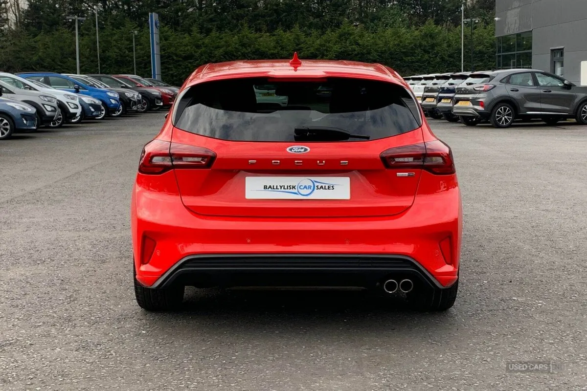 Ford Focus 1.0T 155PS ST-Line Vignale in Race Red - Image 5