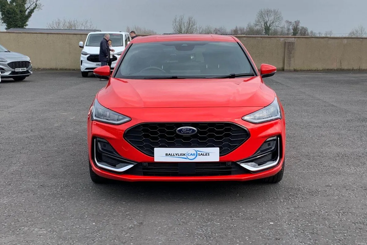 Ford Focus 1.0T 155PS ST-Line Vignale in Race Red - Image 4