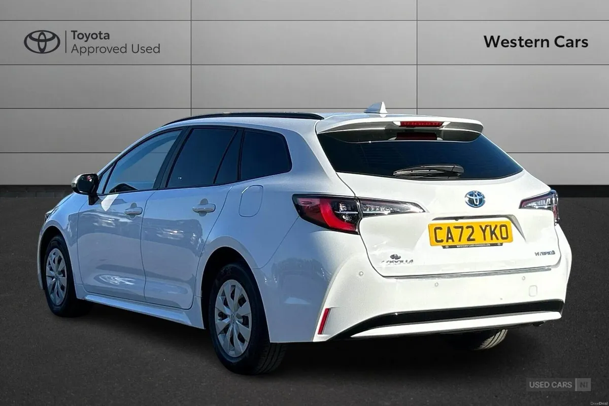 Toyota Corolla 1.8 VVT-h CVT Euro 6 (s/s) 5dr - Image 4