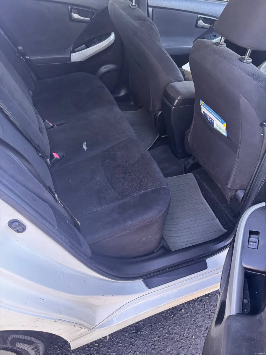 Toyota Prius 2013 - Image 2