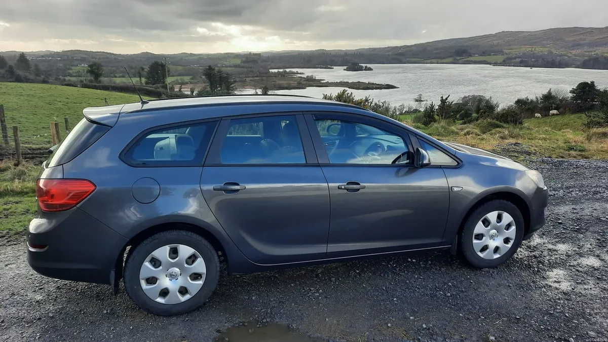 Vauxhall Astra 2011 - Image 1