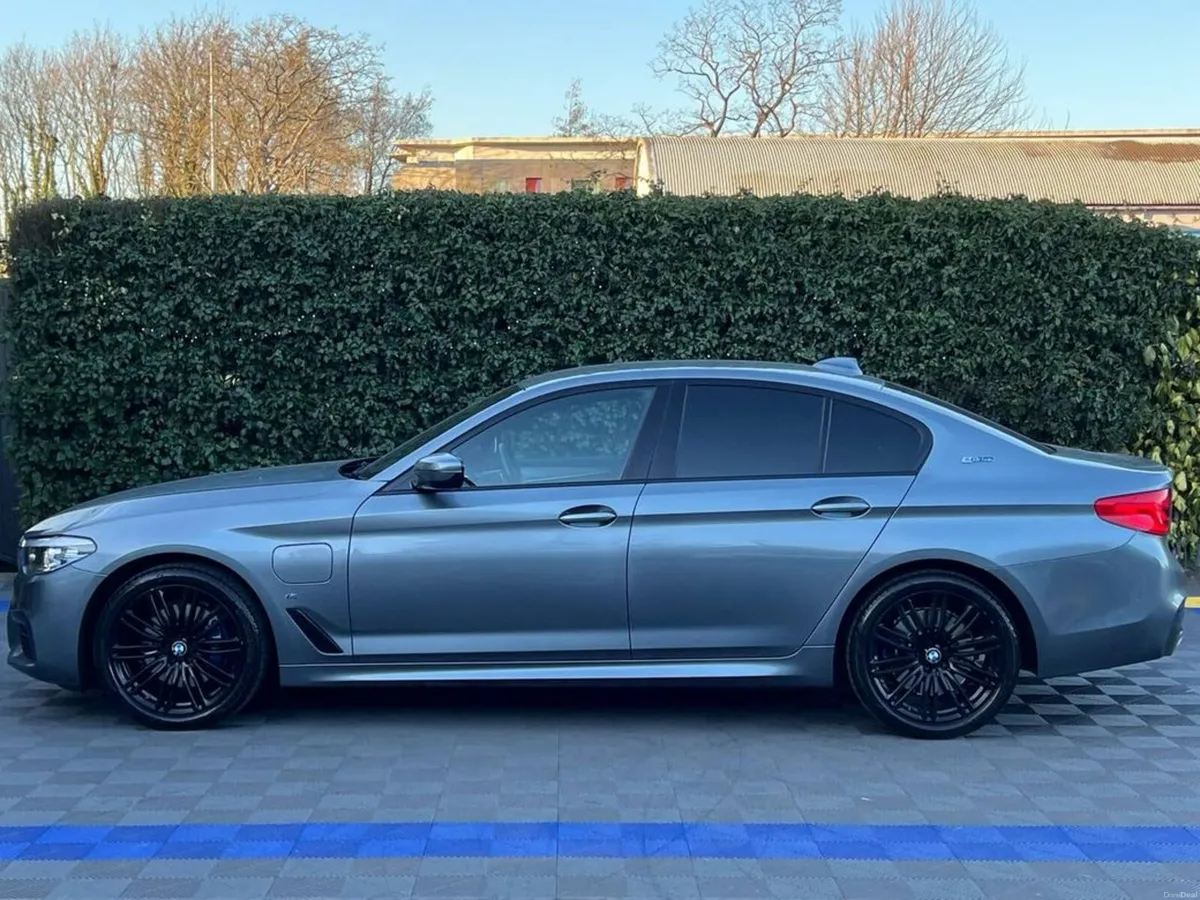 BMW 5-Series 530e M-SPORT 2.0 HYBRID // LEATHER PO - Image 3