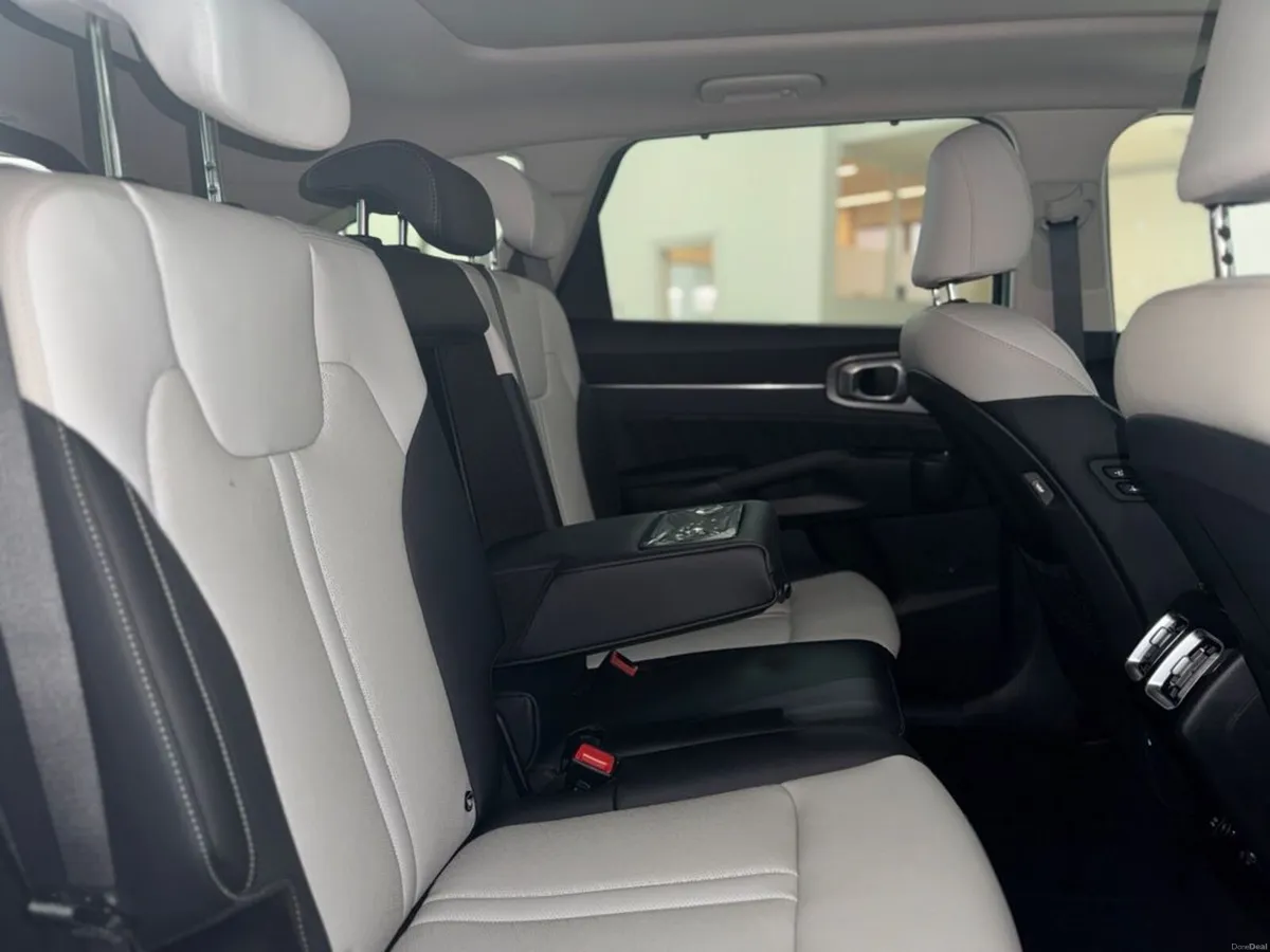 Kia Sorento Phev MY23 SAM 5DR Auto 7 Seater - Image 4