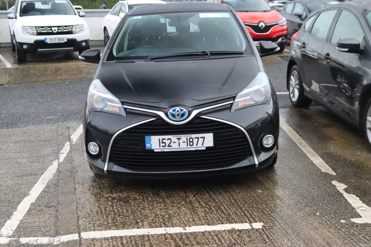 2015 Toyota Yaris Hybrid AUTOMATIC 5-dr - Image 3