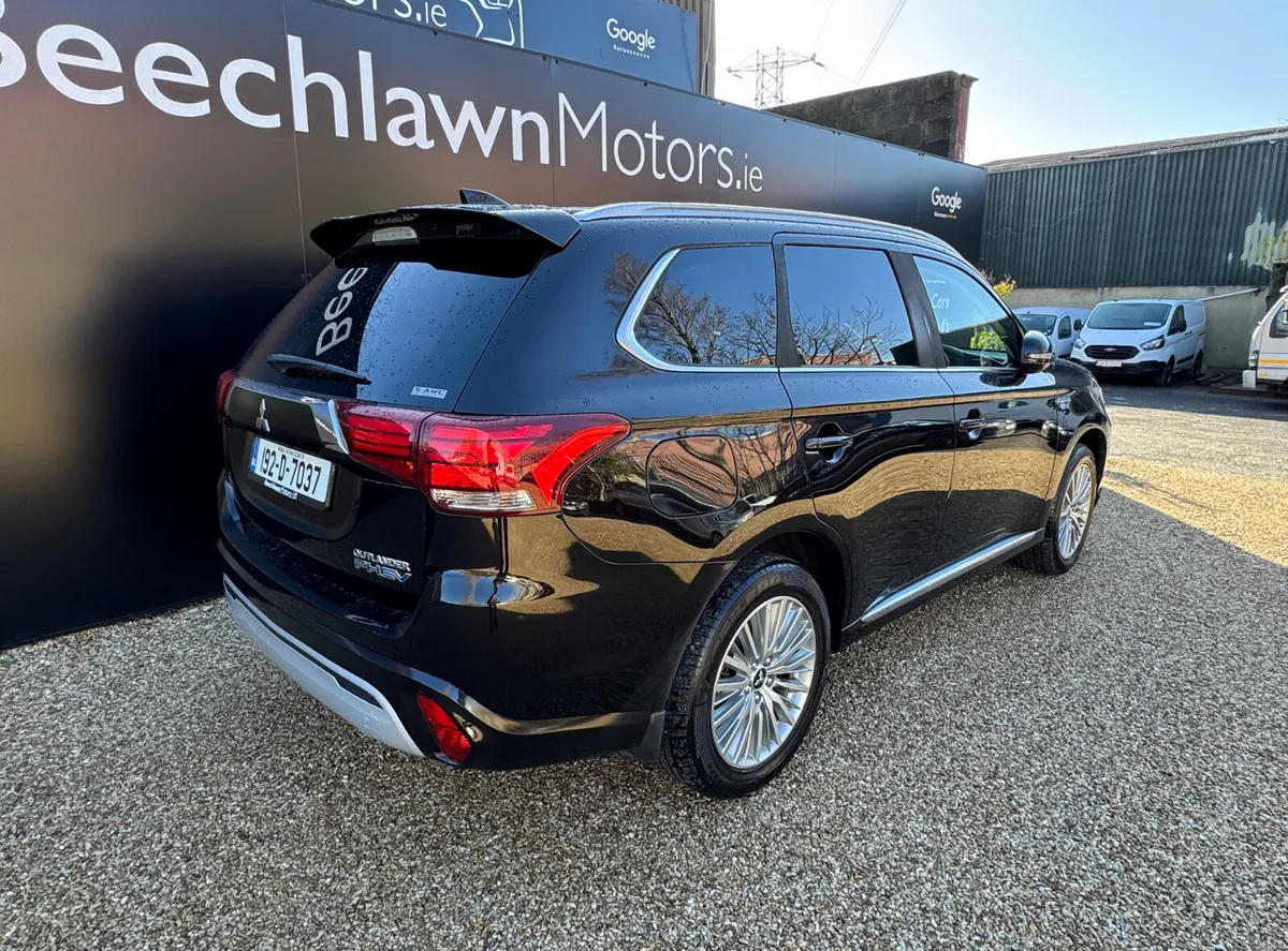 MITSUBISHI OUTLANDER 2.4 PHEV 4WD INTENSE 5DR - Image 3