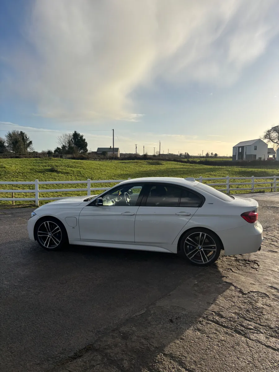 BMW 3-Series 2018 - Image 4
