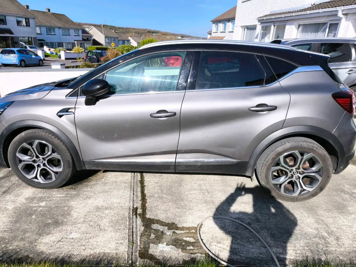 Renault Captur 1.6 TECHNO E-TECH  AUTOMATICHybrid - Image 3
