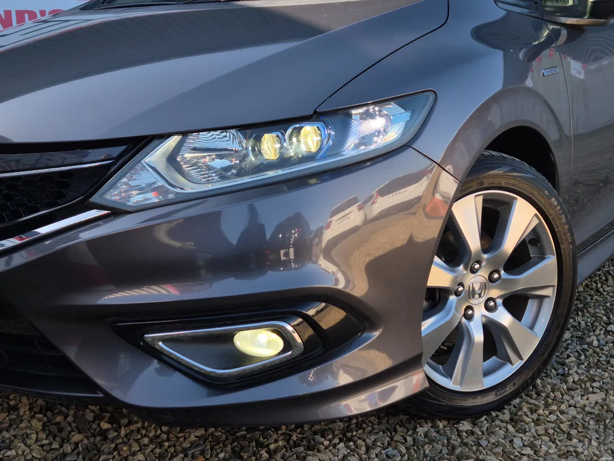 HONDA JADE HYBRID AUTOMATIC lowkm - Image 3