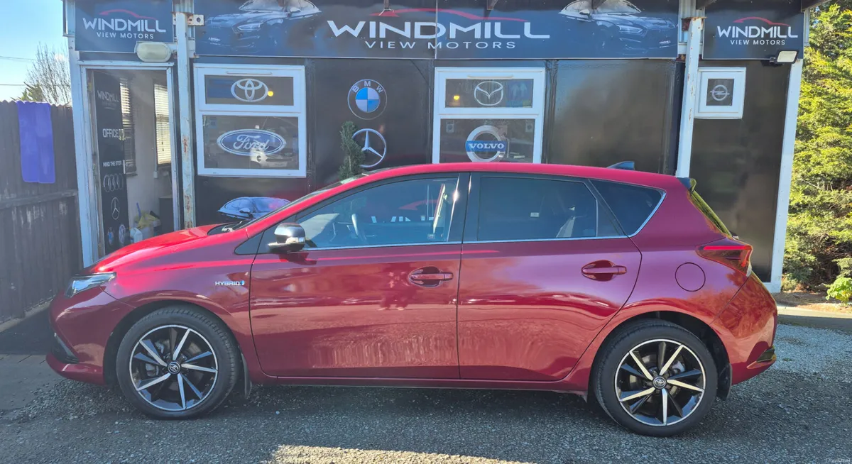 Toyota Auris Luna Sport Hybrid - Image 4