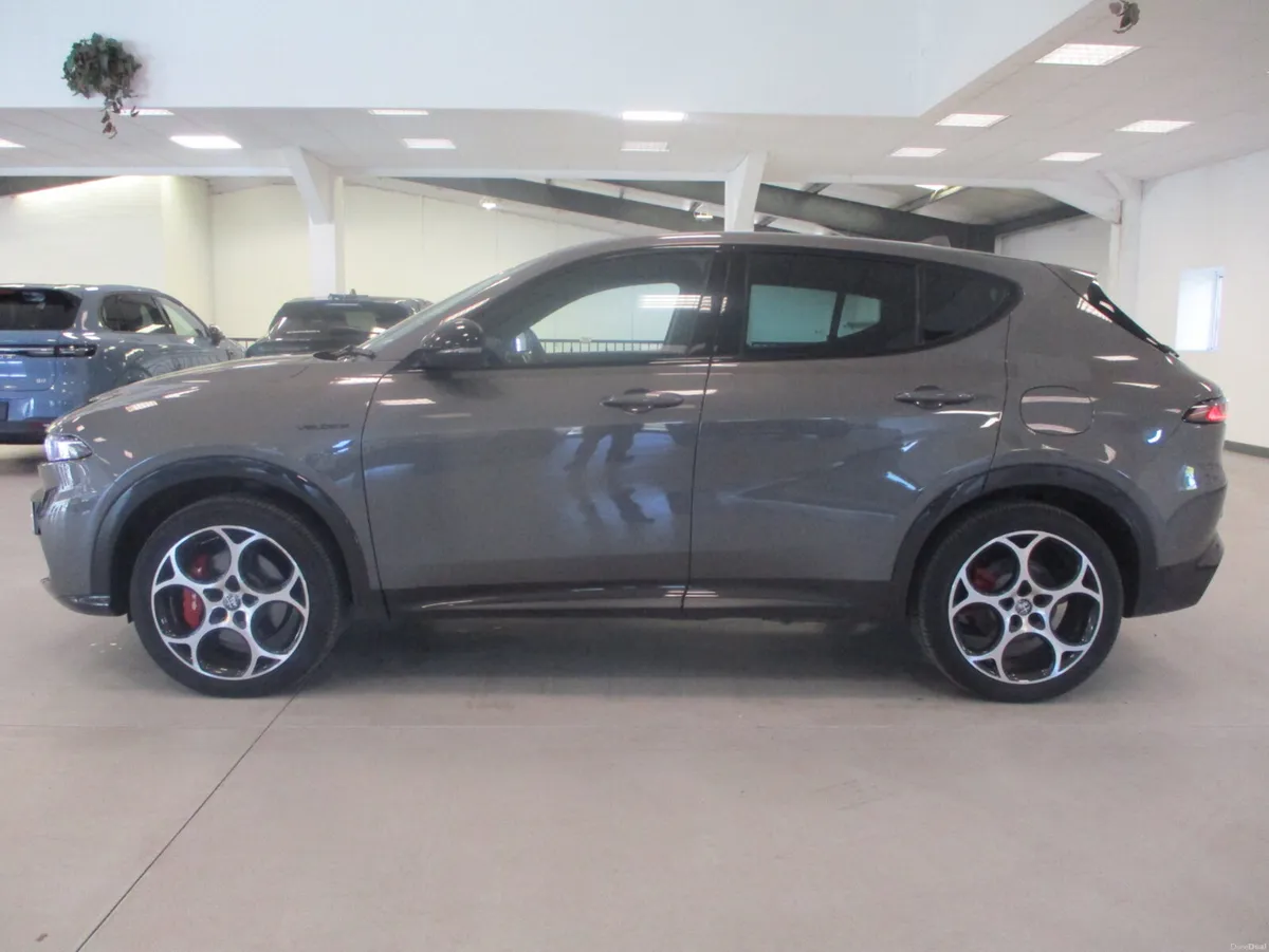Alfa Romeo Tonale VELOCE PHEV Q4 2023 - Image 1