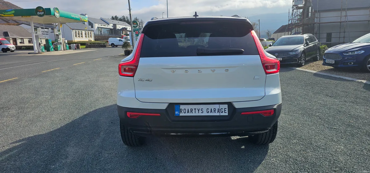 Volvo XC40 Recharge Hybrid R-Line 2022 - Image 4