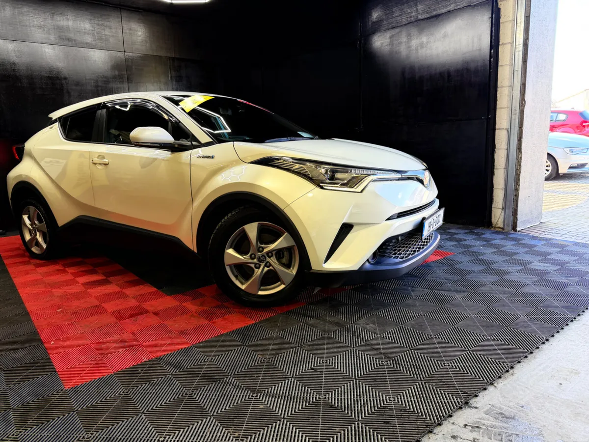 2019 Toyota C-hr Hybrid - Image 3